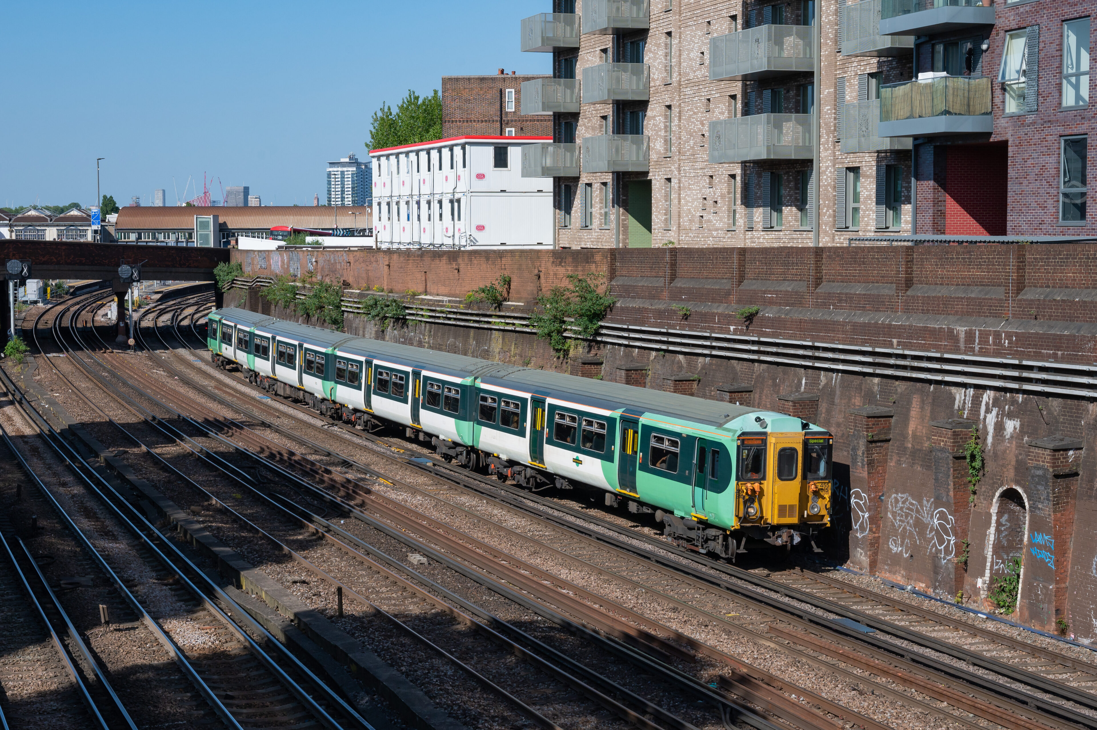 455815 Clapham Junction